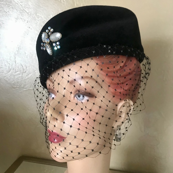 GLAMOROUS 1950s\' BLACK VELVET FELT VINTAGE HAT WITH JEWEL TRIM AND VEIL Vintage 1950s Black Netting Veil Fascinator Hat - Film Noir  main image 2